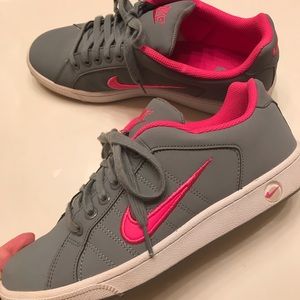Nike Women’s Court Tradition shoes
